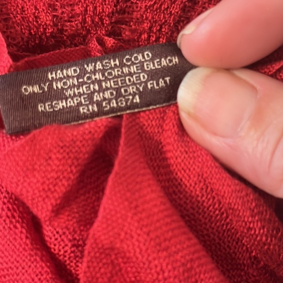 THE LIMITED RED SCARF - Picture 7 of 7